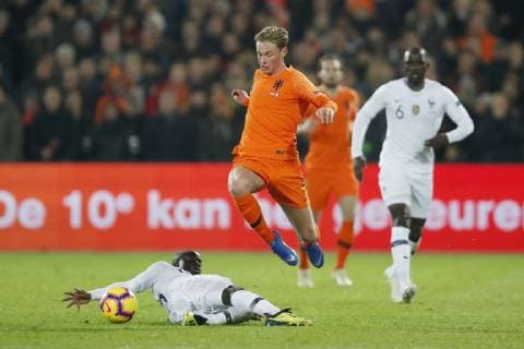 (L-R) Ngolo Kante of France, Frenkie de Jong of Holland, Moussa Sissiko of France during the UEFA Nations League A group 1 qualifying match between The Netherlands and France at stadium De Kuip on November 16, 2018 in Rotterdam, The Netherlands UEFA Nations League A group 1 2018 2019 xVIxVIxImagesx xMauricexvanxSteenxIVx 12797837