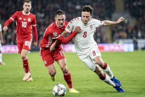Fußball, Nations League, Wales - Dänemark Wales Connor Roberts (14) og Danmarks Thomas Delaney (8) under Nations League fodboldkampen mellem Wales og Danmark paa Cardiff City Stadium i Cardiff, fredag den 16. november 2018. Danmark vinder kampen 1-2.. , Copenhagen Denmark  Copyright: RitzauxScanpix MadsxClausxRasmussenx Cop101 spdk20181117-002735-L