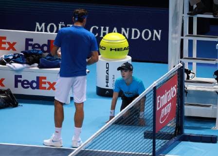 Sport Themen der Woche KW46 Sport Bilder des Tages 17th November 2018, O2 Arena, London, England; Nitto ATP Tennis Herren Tennis Finals; Roger Federer (SWI) asking the ball boy why he dropped the ball during a point the semi-final match in his game versus Alexander Zverev (GER)  ActionPlus12080648 JohnxPatrickxFletcher
