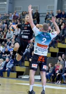 Handball 3 League Oranienburger HC Eintracht Hildesheim 17 11 2018 17 11 2018 Handball 3 League Oranienburger HC Eintracht Hildesheim v l Julius Heil Eintracht Heidenheim 10 Janis Bohle Oranienburger Handball Club e V 2 xDLx