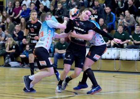 Handball 3 League Oranienburger HC Eintracht Hildesheim 17 11 2018 17 11 2018 Handball 3 League Oranienburger HC Eintracht Hildesheim v l am Ball SchiebLukas Eintracht Hildesheim 6 xDLx