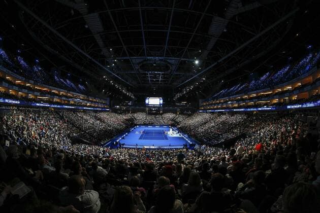 17th November 2018, O2 Arena, London, England; Nitto ATP Tennis Herren Tennis Finals; Fans watch the semi-final match between Alexander Zverev (GER) and Roger Federer (SUI)  ActionPlus12080849 HongboxChen