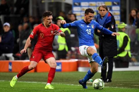Fußball, Nations League, Italien - Portugal Mario Rui of Portugal and Alessandro Florenzi of Italy compete for the ball during the Nations League League A group 3 football match between Italy and Portugal at stadio Giuseppe Meazza, Milano, November, 17, 2018 Foto Andrea Staccioli Insidefoto andreaxstaccioli