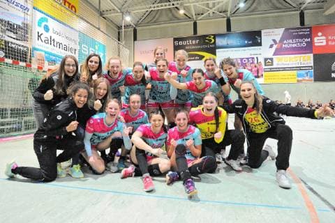 Victory celebration at the TusSies from Metzingen TusSies Metzingen Handball HBF EHF Cup League 17 11 2018 Photo TBaur Eibner TusSies Metzingen vs DHK Banik Most Metzingen Copyright: xEIBNER TobiasxBaurx EP_TBR