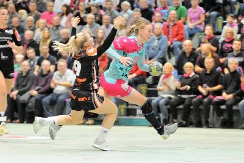 Tamara Haggerty TusSies Metzingen 55 TusSies Metzingen Handball HBF EHF Cup League 17 11 2018 Photo TBaur Eibner TusSies Metzingen vs DHK Banik Most Metzingen Copyright: xEIBNER TobiasxBaurx EP_TBR