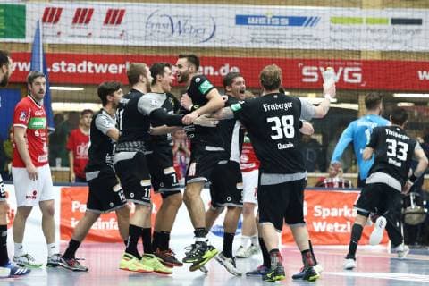 Players of HC Elbflorenz celebrate victory in Huettenberg TV Huettenberg vs. HC Elbflorenz Handball 2 Bundesliga 17 11 2018 TV Huettenberg vs. HC Elbflorenz Handball 2 Bundesliga 17 11 2018 Huettenberg Copyright: xEIBNER RenexWeissx EP_RWS