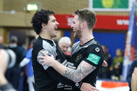 Gabor Pulay Elbflorenz left and Nils Holger Kretschmer Elbflorenz right are happy about the victory in Huettenberg TV Huettenberg vs HC Elbflorenz Handball 2 Bundesliga 17 11 2018 TV Huettenberg vs HC Elbflorenz Handball 2 Bundesliga 17 11 2018 Huettenberg Copyright: xEIBNER RenexWeissx EP_RWS