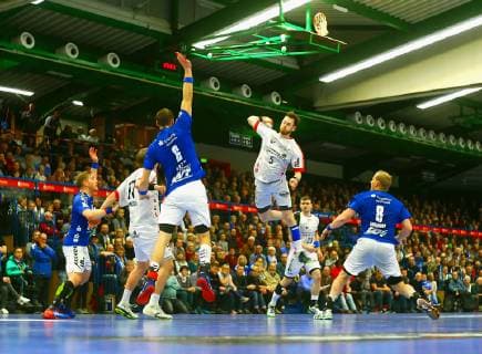 Goalscoring by Jonas Faulenbach Ferndorf further from left Eric Meinhardt Aue Mattis Michel Ferndorf Kevin Roch Aue Jan Wörner Ferndorf and Bengt Bornhorn Aue Handball 2 Liga 2018 19 EHV Aue TuS Ferndorf 34 25 am 17 11 2018 EHV Aue TuS Ferndorf