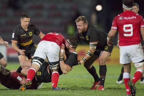 Germany Canada World Cup qualifying game qualifying game for Rugby World Cup 2019 in Japan between Germany and Canada on 17 11 2018 in Marseille Joern Schroeder Germany 17 tries to support his team mate Jarrid Els Germany 8 who is attacked by a Canadian player Links in the background Tim Menzel Germany 21 Marseille Bouches du Rhone France Stade Delort