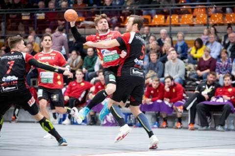 Luebbecke Germany 17 11 2018 2 Handball Bundesliga 2018 2019 TuS N Luebbecke vs HC Rhein Vikings L R Felix Handschke Vikings Jo Gerrit Genz Luebbecke Luebbecke Nordrhein Westfalen Germany Merkur Arena