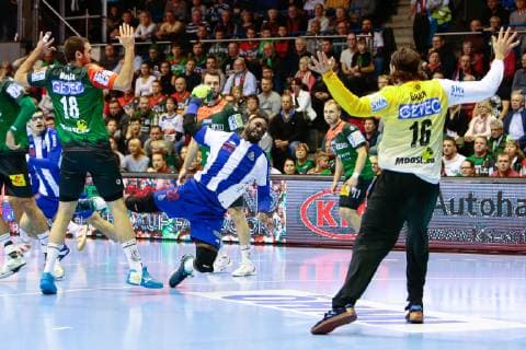 18 11 2018 xtgx Handball EHF Cup SC Magdeburg FC Porto emspor v l Alexis Borges Hernandez FC Porto 22 raises goal scorer scored goal scores the goal GETEC Arena