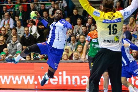 18 11 2018 xtgx Handball EHF Cup SC Magdeburg FC Porto emspor v l Alexis Borges Hernandez FC Porto 22 raises goal scorer scored goal scores the goal GETEC Arena