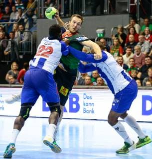 18 11 2018 xtgx Handball EHF Cup SC Magdeburg FC Porto emspor v l Alexis Borges Hernandez FC Porto 22 Christian O Sullivan Magdeburg 24 Duel Battle tackle GETEC Arena