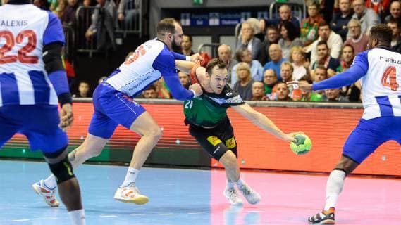 18 11 2018 xtgx Handball EHF Cup SC Magdeburg FC Porto emspor v l Antonio Rodrigues Areia FC Porto 25 Christian O Sullivan Magdeburg 24 Duel Battle tackle GETEC Arena