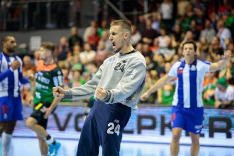 18 11 2018 xtgx Handball EHF Cup SC Magdeburg FC Porto emspor v l Thomas Bauer FC Porto 24 Cheers on held ball defended kept goalkeeper GETEC Arena