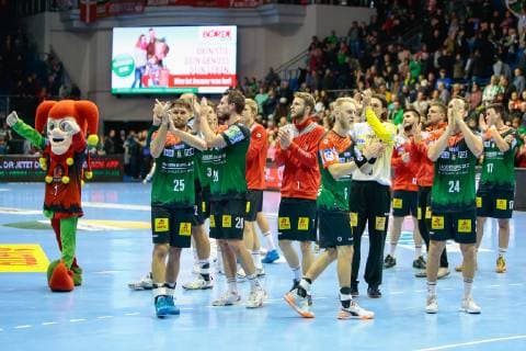18 11 2018 xtgx Handball EHF Pokal SC Magdeburg FC Porto emspor v l Magdeburg Cheers on the victory Cheers after the end of the game GETEC Arena