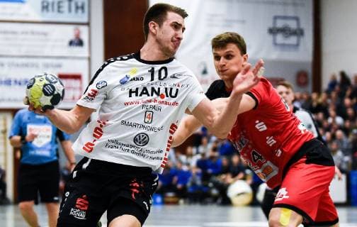 18 11 2018 xpsx Handball 3 League HSG Hanau HC Erlangen II v l Marc Strohl Hanau Sergej Gorpishin Erlangen Hanau Hessen Germany DEU