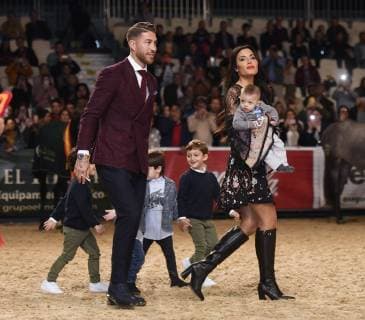 Sport Themen der Woche KW46 Sport Bilder des Tages El caballo del futbolista Sergio Ramos del Real Madrid, se ha proclamado Campeón del Mundo 2018 en el Salón Internacional del Caballo (SICAB) que se está celebrando estos días en Sevilla. Sergio Ramos acompanado por su mujer Pilar Rubio y de sus hijos The horse of Sergio Ramos has been awarded as the champion of the world 2018 at SICAB celebrated in Sevilla. The wife Pilar Rubio and the children was together with Sergio in this event  xx xx