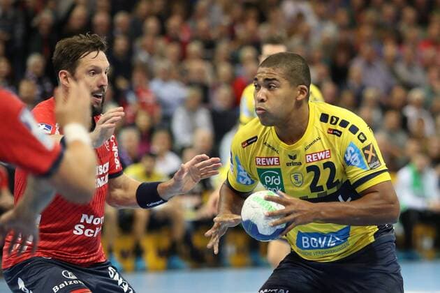 SG Flensburg Handewitt vs. Rhein Neckar Loewen Handball 1 Bundesliga 19 11 18 Mads Mensah Larsen Rhein Neckar Loewen 22 vs. Tobias Karlsson SG Flensburg Handewitt 03 xmmkx