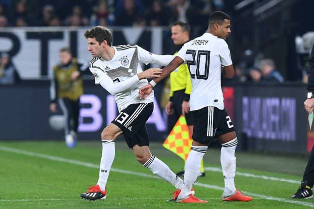 Football UEFA Nations League Germany Netherlands on 19 11 2018 in the Veltins Arena in Gelsenkirchen Serge Gnabry Germany right Thomas Müller Germany left DFB regulations prohibit any use of photographs as image sequences and or quasi video xRx