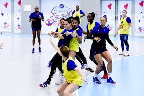 Alexandra Lacrabere HANDBALL : Entrainement et Conference de presse - Equipe de France Feminine - Creteil - 20 11 2018 JBAutissier Panoramic 