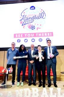 Olivier Krumbholz - entraineur (France) Siraba Dembele - capitaine Philippe BANA - Directeur Technique National Sylvie PASCAL LAGARRIGUE - Vice Presidente Alexandre Ferracci - President du comite d organisation Euro2018 HANDBALL : Entrainement et Conference de presse - Equipe de France Feminine - Creteil - 20 11 2018 JBAutissier Panoramic 