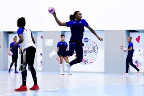 Siraba Dembele Pavlovic HANDBALL : Entrainement et Conference de presse - Equipe de France Feminine - Creteil - 20 11 2018 JBAutissier Panoramic 