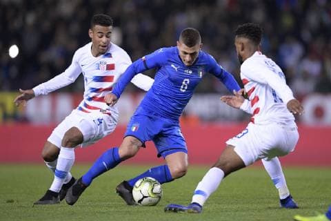 Sport Bilder des Tages Sport Bilder des Tages US Tyler Adams, Italian Marco Verratti and US Kellyn Acosta fight for the ball during a friendly soccer game between Italy and USA in Genk, Tuesday 20 November 2018. YORICKxJANSENS  x05473659x