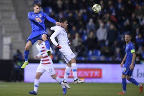 Italian Nicolo Barella and US Marky Delgado fight for the ball during a friendly soccer game between Italy and USA in Genk, Tuesday 20 November 2018. YORICKxJANSENS  x05473663x
