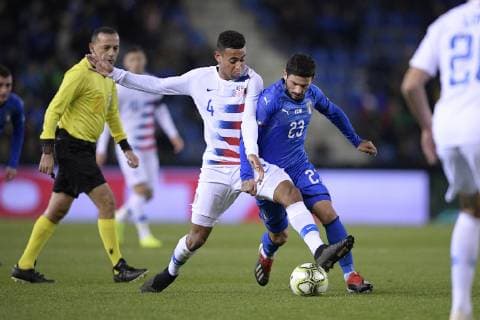 Italian Cristiano Biraghi and US Kellyn Acosta fight for the ball during a friendly soccer game between Italy and USA in Genk, Tuesday 20 November 2018. YORICKxJANSENS  x05473671x