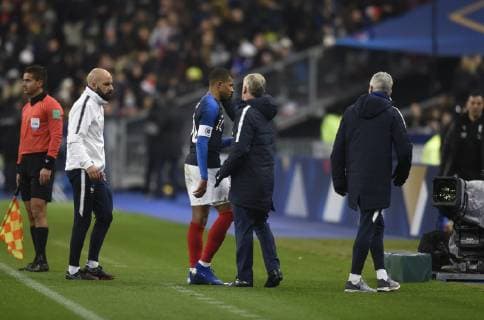 Fußball, Frankreich - Uruguay Blessure de Kylian Mbappe (France) - Didier Deschamps - entraineur (France) FOOTBALL : France vs Uruguay - Match Amical - Paris - 20 11 2018 FedericoPestellini PANORAMIC 