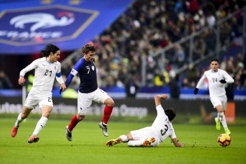 Fußball, Frankreich - Uruguay Antoine Griezmann (France) vs Edinson Cavani (Uruguay) Bruno Mendez (Uruguay) FOOTBALL : France vs Uruguay - Match Amical - St Denis - 20 11 2018 JBAutissier Panoramic 