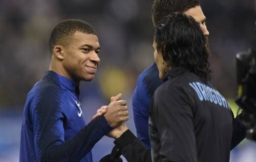 Fußball, Frankreich - Uruguay Kylian Mbappe (France) - Edinson Cavani (Uruguay) - presentation FOOTBALL : France vs Uruguay - Match Amical - Paris - 20 11 2018 FedericoPestellini PANORAMIC 