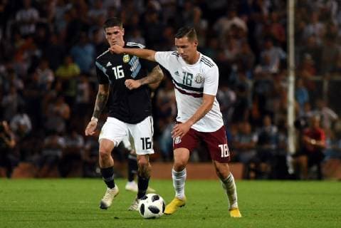Argentina s Paul (L) vies for the ball against Mexico s Jesús Duenas during a friendly match between Argentina and Mexico at the Malvinas Argentinas stadium, in Mendoza, Argentina, 20 November 2018. Argentina vs. Mexico !ACHTUNG: NUR REDAKTIONELLE NUTZUNG!  Copyright: xPachyxReynosox AME8106 20181121-636783661513059179