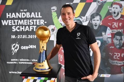 Dominik Klein World Champion 2007 and World Cup Ambassador Munich poses with the IHF WM Pokal Cup Trophaee Press Conference Ó50 days until the Handball World Championship 2019Ó on 21 11 2018 in Munich