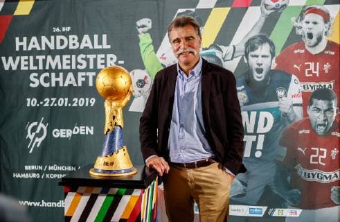 Munich Germany 21 11 2018 Press conference 50 days until the Handball World Cup 2019 Heiner Brand with World Cup DeFodi507