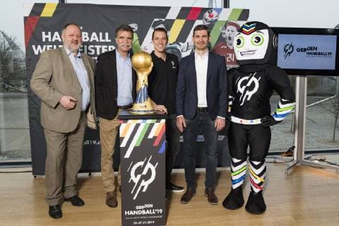 Press conference for Handball WM Coubertin Olympiapark Muenchen 21 11 2018 left Andreas Michelmann President Deutscher Handballbund Heiner Brand World Champion Coach 2007 Dominik Klein Linksaussen World Champion Team 2007 Henning Fritz Goalkeeper World Champion Team 2007 Mascot Stan Â