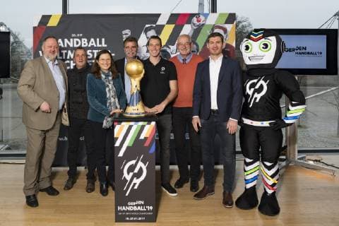Press conference for Handball WM Coubertin Olympiapark Muenchen 21 11 2018 In picture v left Andreas Michelmann President Deutscher Handballbund Georg Clarke President Bayerischer Handball Verband Marion Schoene Managing Director Olympiapark Muenchen GmbH Heiner Brand World Champion Coach 2007 Dominik Klein Linksaussen World Champion Team 2007 Thomas Ranft City Councillor LH Muenchen Henning Fritz Goalkeeper World Champion Team 2007 Handball WM Mascot Stan Â