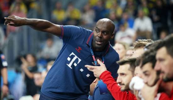 EHF Handball Champions League Group Phase 9 Matchday Rhein Neckar Löwen Telekom Veszprem HC on 21 11 2018 in the SAP Arena in Mannheim Baden Württemberg xmdx David Davis Camara Headcoach Telekom Veszprem Rhein Neckar Löwen Telekom Veszprem HC