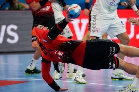 Jannik Kohlbacher RNL 80 goal throw action action handball champions league Rhine Neckar lion lion Telekom Veszprem HC xozx