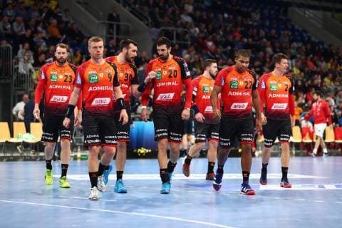 Steffen Faeth Rhein Neckar Loewen Guojon Valur Sigurdsson Rhein Neckar Loewen Gedeon Guardiola Rhein Neckar Loewen Ilija Abutovic Rhein Neckar Loewen Jannik Kohlbacher Rhein Neckar Loewen Mads Mensah Rhein Neckar Loewen and Andy Schmid Rhein Neckar Loewen go into the cabin Rhein Neckar Loewen vs Telekom Veszprem HC EHF Champions League 21 11 2018 Photo Eibner Rhein Neckar Loewen vs Telekom Veszprem HC EHF Champions League 21 11 2018 Mannheim Copyright: xEIBNER Alexander_Neisx EP_ANS