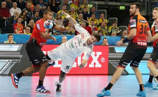 EHF Handball Champions League Group Phase 9 Matchday Rhein Neckar Löwen Telekom Veszprem HC on 21 11 2018 in the SAP Arena in Mannheim Baden Württemberg xmdx Mads Mensah 22 Rhein Neckar Loewen Lekai Mate 66 Telekom Veszprem Rhein Neckar Löwen Telekom Veszprem HC