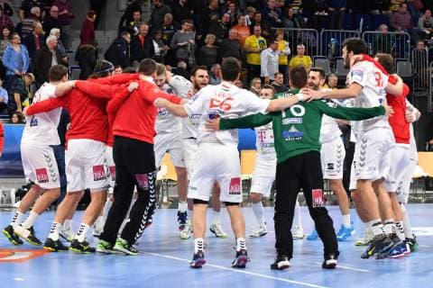 Rhein Neckar Loewen Telekom Veszprem HC Veszprem celebrates victory in the Champions League Rhein Neckar Loewen Telekom Veszprem HC Mannheim 21 11 18 Handball Champions League Mannheim Baden Wuerttemberg Germany SAP Arena