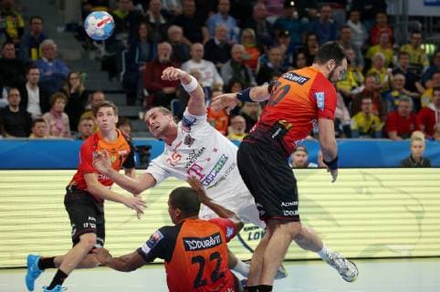 EHF Handball Champions League Group Phase 9 Matchday Rhein Neckar Löwen Telekom Veszprem HC on 21 11 2018 in the SAP Arena in Mannheim Baden Württemberg xmdx Kent Robin Tonnesen 15 Telekom Veszprem Mads Mensah 22 Rhein Neckar Loewen Rhein Neckar Löwen Telekom Veszprem HC