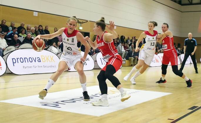 Leonie Fiebich GER Giulia Simioni SUI