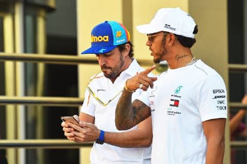 23 11 2018 xekx Formula 1 FIA Abu Dhabi Grand Prix 2018 Training emspor v l v l Fernando Alonso ESP 14 McLaren Honda at his last F1 weekend Lewis Hamilton GBR 44 Mercedes AMG Petronas Motorsport DFL DFB REGULATIONS PROHIBIT ANY USE OF PHOTOGRAPHS as IMAGE SEQUENCES and or QUASI VIDEO Abu Dhabi eel-fotografie Eberhard Krieger