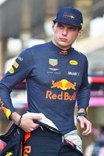23 11 2018 xekx Formula 1 FIA Grand Prix Abu Dhabi 2018 Training emspor v l Max Verstappen NED 33 Aston Martin Red Bull Racing DFL DFB REGULATIONS PROHIBIT ANY USE OF PHOTOGRAPHS as IMAGE SEQUENCES and or QUASI VIDEO Abu Dhabi eel-fotografie Eberhard Krieger