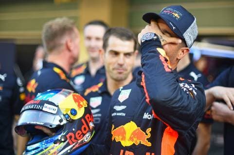 23 11 2018 xekx Formula 1 FIA Grand Prix Abu Dhabi 2018 Training emspor v l Last race for Red Bull Racing Daniel Ricciardo AUS 3 Aston Martin Red Bull Racing DFL DFB REGULATIONS PROHIBIT ANY USE OF PHOTOGRAPHS as IMAGE SEQUENCES and or QUASI VIDEO Abu Dhabi eel-fotografie Eberhard Krieger