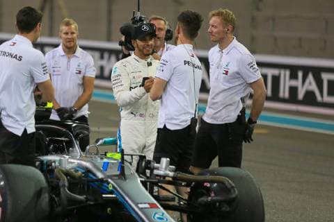 24th November 2018, Yas Marina, Abu Dhabi, United Arab Emirates; Etihad Airways Formula 1 Grand Prix of Abu Dhabi, qualification; Mercedes AMG Petronas Motorsport, Lewis Hamilton talks with his team  ActionPlus12082236 Octane