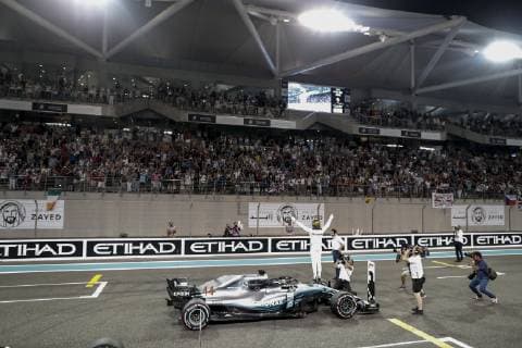 Motorsports: FIA Formula One World Championship WM Weltmeisterschaft 2018, Grand Prix of Abu Dhabi, World Championship;2018;Grand Prix;Abu Dhabi, 44 Lewis Hamilton (GBR, Mercedes AMG Petronas F1 Team), Standing on his car Abu Dhabi United Arab Emirates